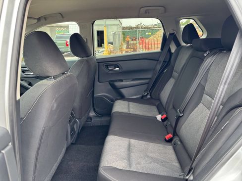 Used 2025 Nissan Rogue SV FWD image 28