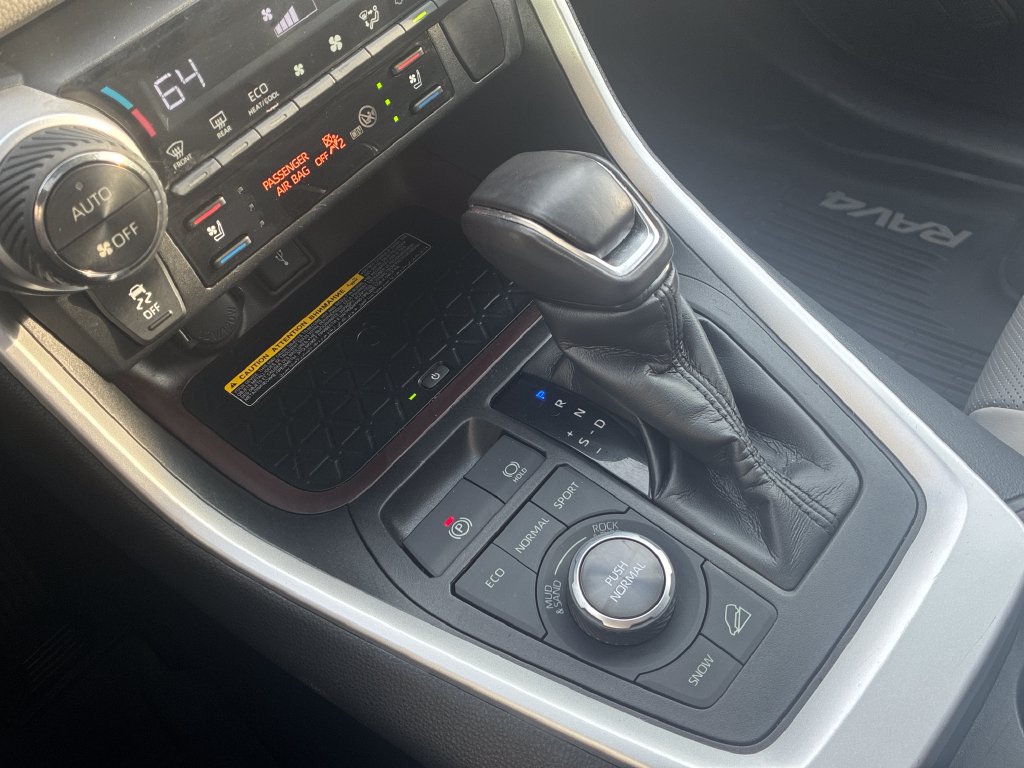 Used 2020 Toyota RAV4 Limited AWD/4WD image 21