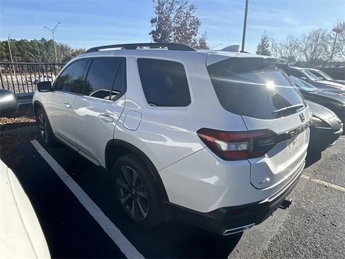 Used 2023 Honda Pilot Elite image 2