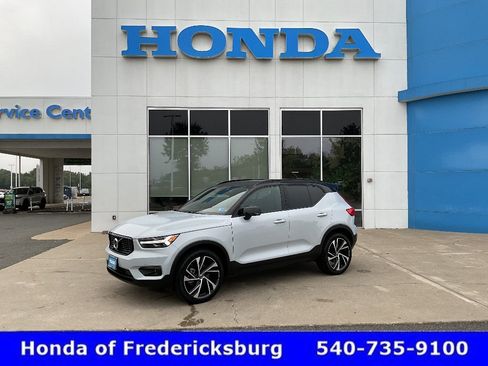 Used 2020 Volvo XC40 T5 R-Design AWD/4WD image 1