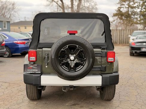 Used 2015 Jeep Wrangler Unlimited Sahara w/ Connectivity Group image 16