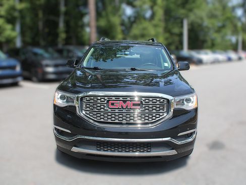 Used 2019 GMC Acadia Denali w/ Technology Package FWD image 17