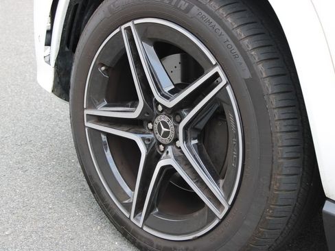 Used 2023 Mercedes-Benz GLS 580 4MATIC image 8