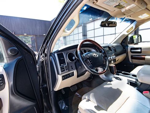 Used 2012 Toyota Sequoia Platinum image 26