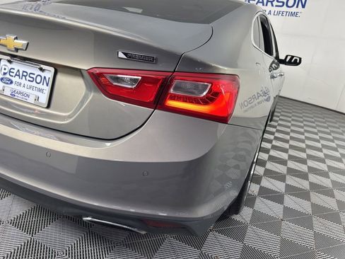 Used 2017 Chevrolet Malibu Premier w/ Premier Sun and Wheel Package FWD image 9