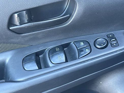 Used 2018 Nissan Kicks S image 13