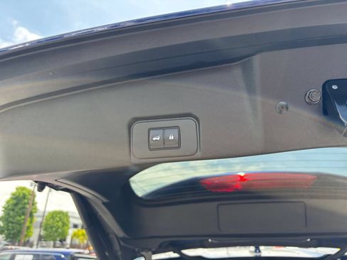 Used 2025 Nissan Rogue SV FWD image 24