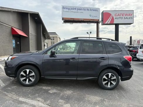 Used 2017 Subaru Forester 2.5i Limited AWD/4WD image 2