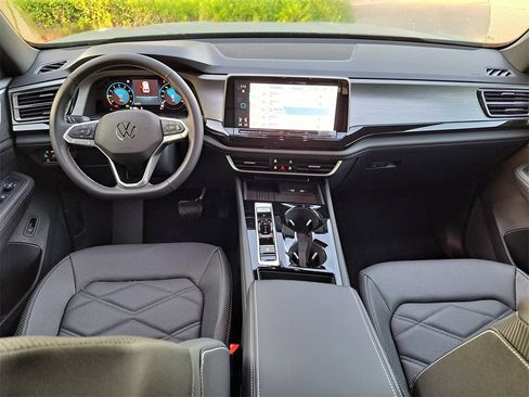 New 2026 Volkswagen Atlas Cross Sport SE image 7