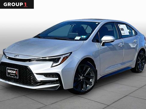 Used 2025 Toyota Corolla SE w/ SE Premium Package FWD image 1