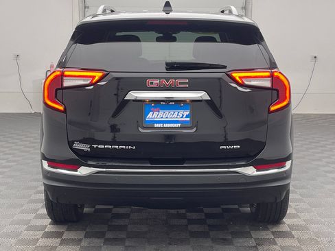 Used 2024 GMC Terrain SLT w/ Infotainment Package II AWD/4WD image 9