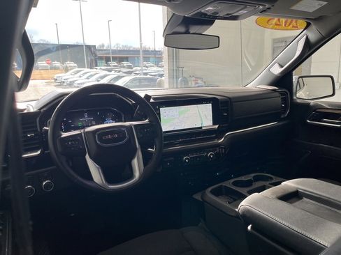 Used 2025 GMC Sierra 1500 SLE image 12