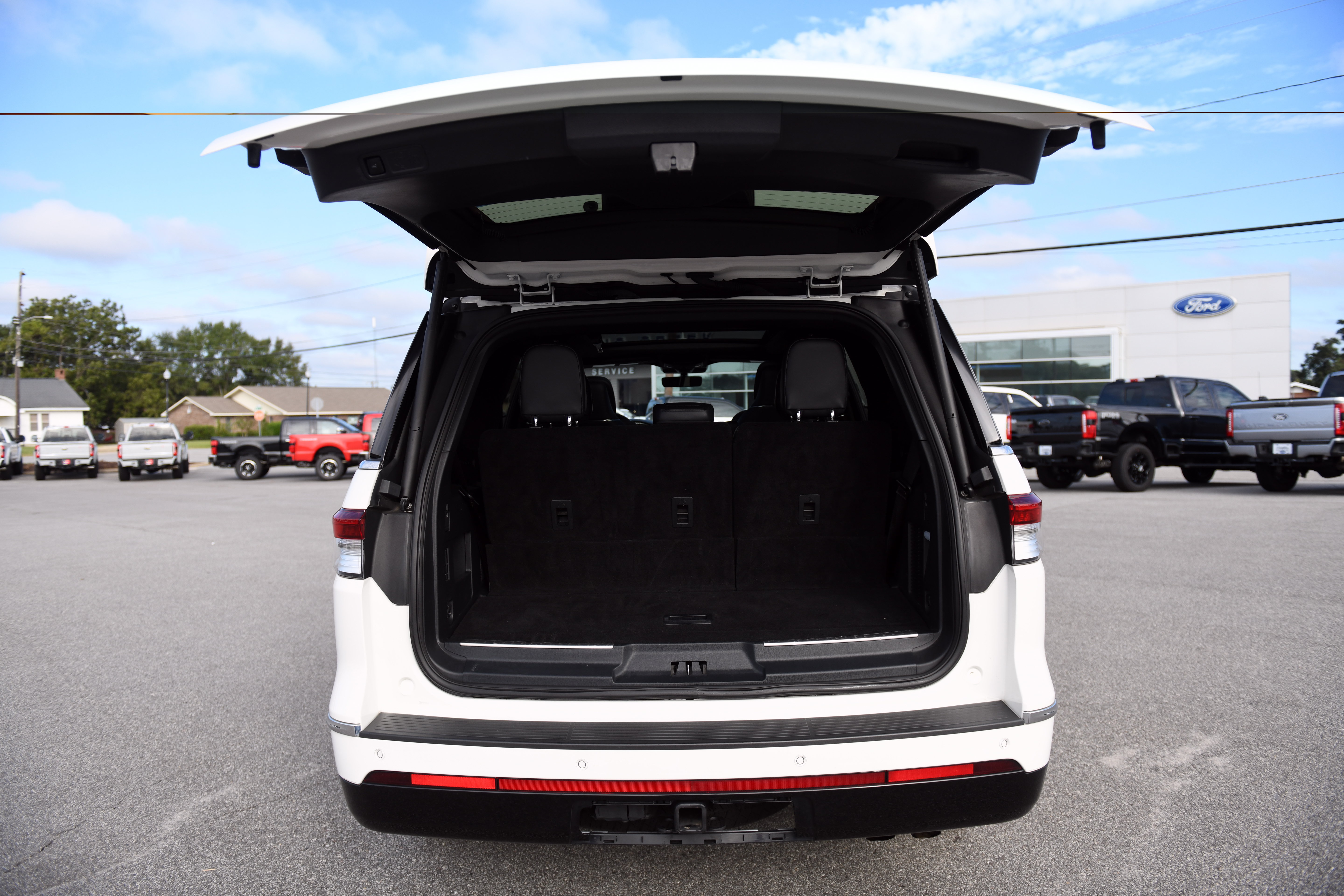 Used 2023 Lincoln Navigator Reserve w/ Monochromatic Package RWD image 13