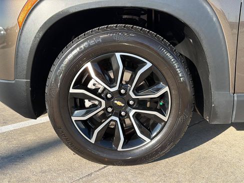 Used 2022 Chevrolet TrailBlazer ACTIV w/ Sun and Liftgate Package FWD image 13