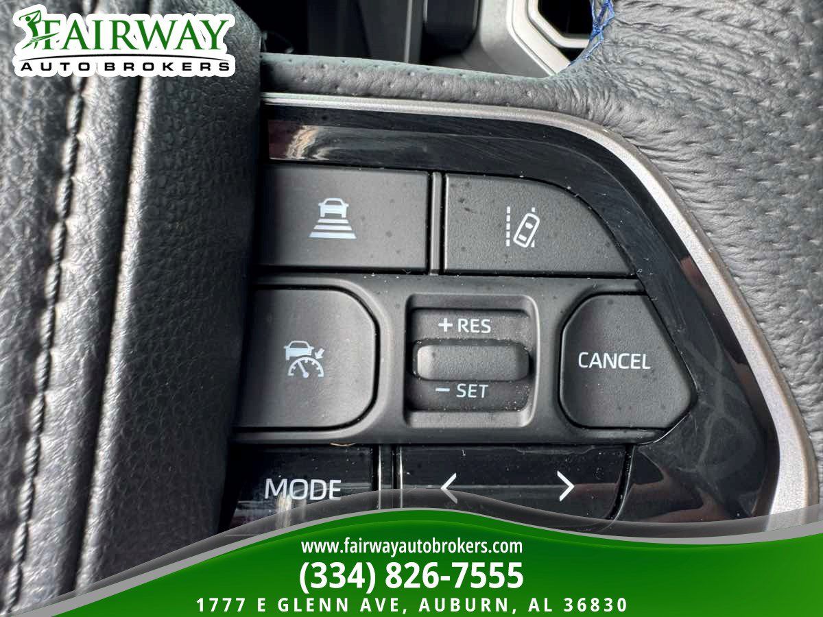 Used 2025 Toyota Sequoia Platinum AWD/4WD image 21