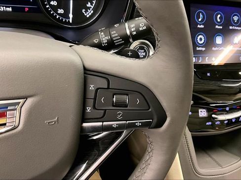 Used 2022 Cadillac XT6 Premium Luxury w/ Technology Package FWD image 27