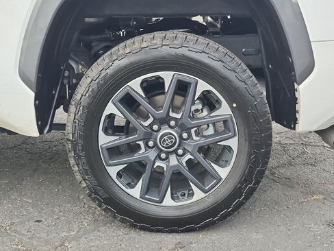 Used 2023 Toyota Tundra Limited AWD/4WD image 13
