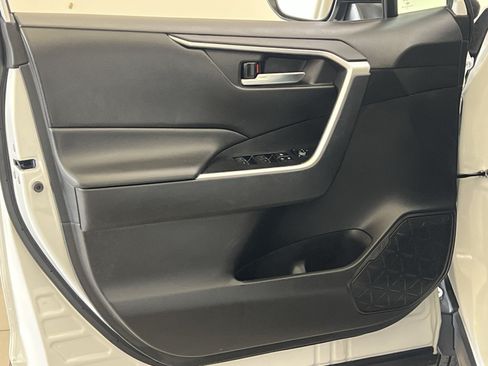 Used 2024 Toyota RAV4 XLE FWD image 38
