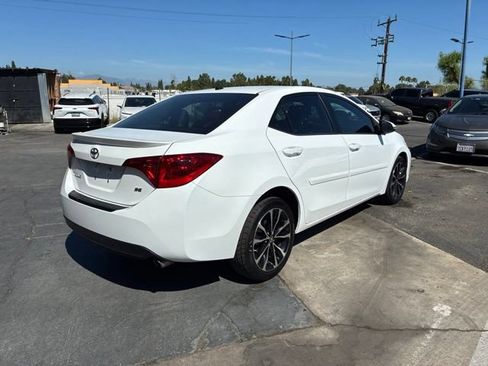 Used 2019 Toyota Corolla SE w/ SE Premium Package FWD image 3