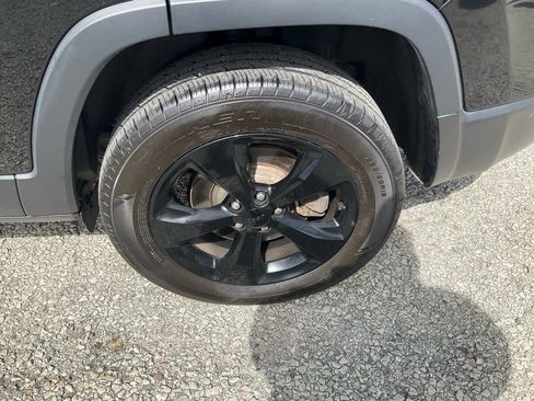 Certified 2023 Jeep Cherokee Altitude Lux image 20