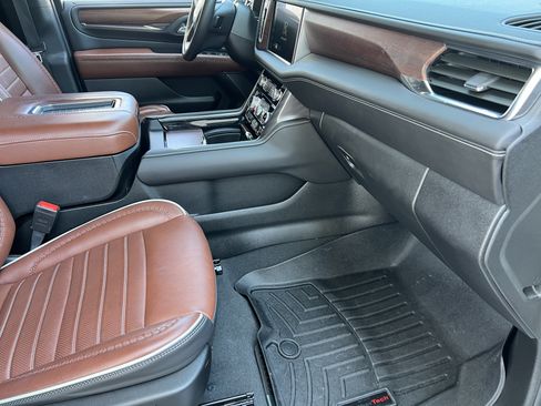 Used 2024 GMC Yukon Denali Ultimate AWD/4WD image 28