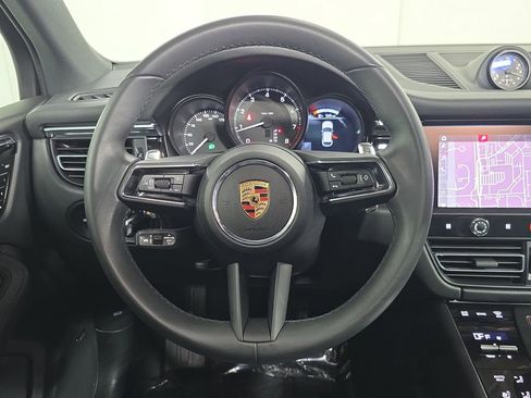 Certified 2025 Porsche Macan AWD/4WD image 14