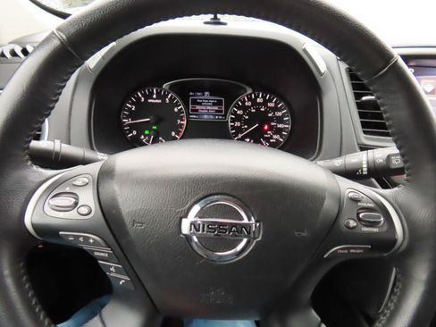 Used 2019 Nissan Pathfinder SV image 17