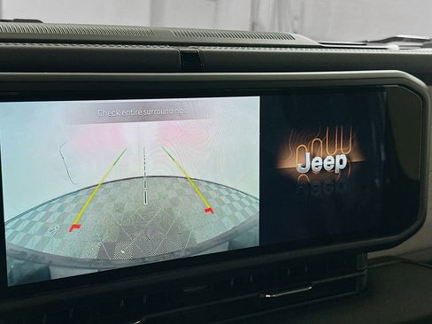Used 2025 Jeep Wrangler Unlimited Sahara AWD/4WD image 22