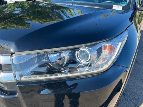 Used 2018 Toyota Highlander Limited Platinum AWD/4WD image 10