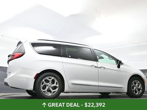 Used 2023 Chrysler Pacifica Limited FWD image 57