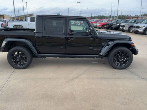 Used 2023 Jeep Gladiator High Altitude image 2
