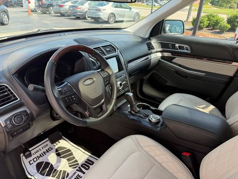 Used 2018 Ford Explorer Platinum AWD/4WD image 10