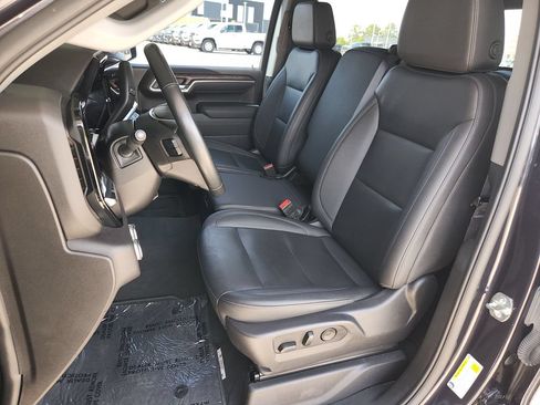 Used 2025 GMC Sierra 1500 SLT AWD/4WD image 13