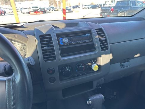 Used 2008 Nissan Frontier SE w/ SE Value Truck Pkg image 11
