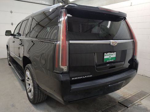 Used 2017 Cadillac Escalade ESV Premium Luxury image 5