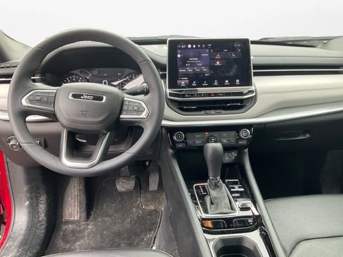 Used 2024 Jeep Compass Limited image 10