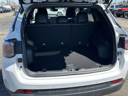 Used 2023 Jeep Compass Limited image 11