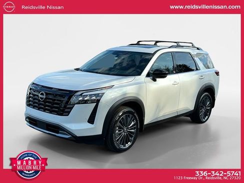 New 2026 Nissan Pathfinder SL image 1