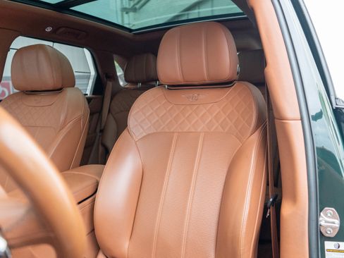 Used 2017 Bentley Bentayga image 9
