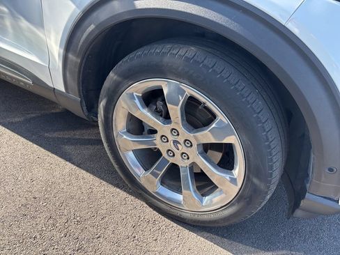 Used 2020 Ford Explorer Platinum w/ Premium Technology Package AWD/4WD image 3