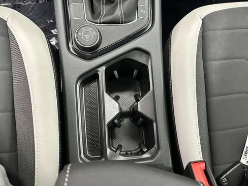 New 2025 Volkswagen Taos SE w/ Panoramic Sunroof Package AWD/4WD image 8