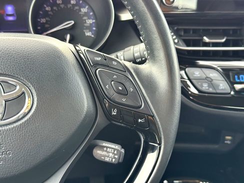 Used 2021 Toyota C-HR Limited image 23