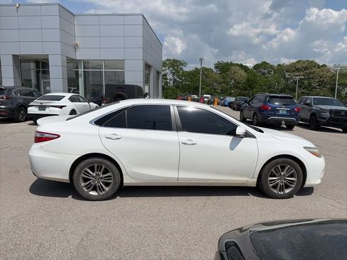 Used 2015 Toyota Camry SE FWD image 5
