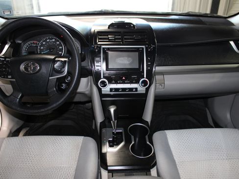 Used 2012 Toyota Camry LE FWD image 12