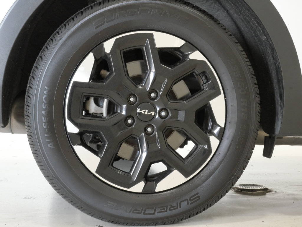 Used 2024 Kia Sorento S FWD image 9