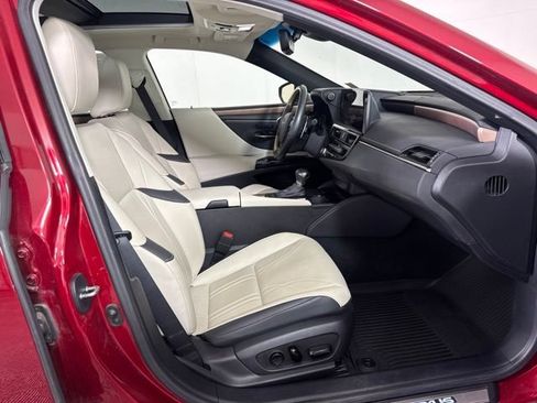 Used 2025 Lexus ES 350 w/ Luxury Package FWD image 4