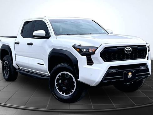 Used 2024 Toyota Tacoma TRD Off-Road w/ TRD Off Road Upgrade Package AWD/4WD image 22