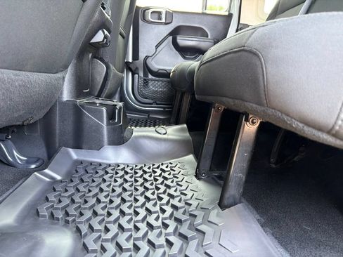 Used 2019 Jeep Wrangler Unlimited Sport S AWD/4WD image 18
