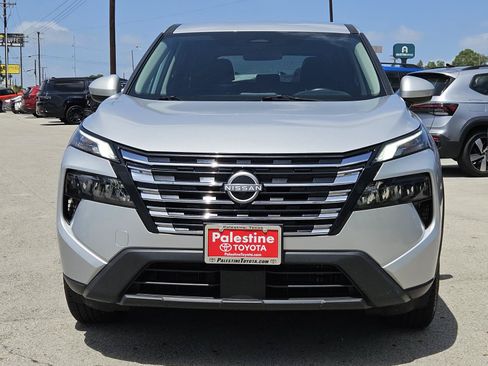 Used 2025 Nissan Rogue SV AWD/4WD image 2