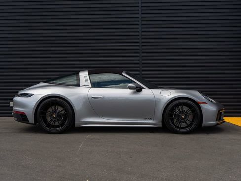 Used 2022 Porsche 911 Targa 4 GTS AWD/4WD image 8